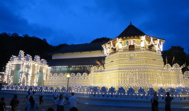 Tempio di Kandy, Sri Lanka, costruito per custodire il dente di Buddha